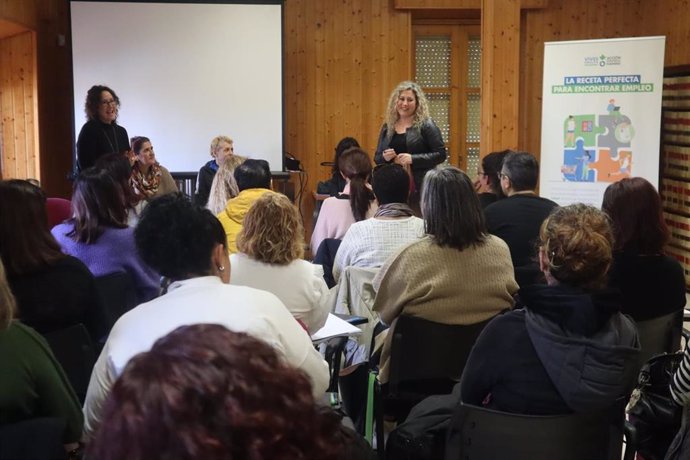 La tercera edición del programa 'Vives Emplea Saludable' trabaja en Alcalá de Guadaíra (Sevilla) por "romper la brecha de desempleo femenino".