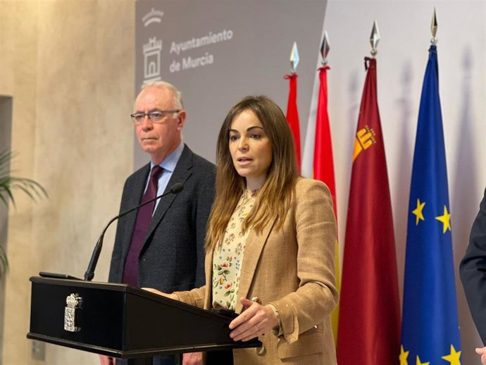 Imagen de la portavoz del PP, Rebeca Pérez, en la rueda de prensa