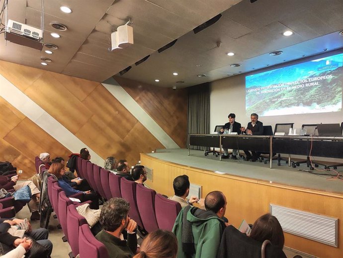 Los  consejeros de Medio Rural y de Ciencia, Alejandro Calvo y Borja Sánchez, sobre la jornada de presentación de Proyectos Europeos de Innovación en el medio rural.
