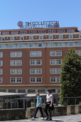 Archivo - Fachada do hotel NH Finisterre da Coruña onde os xogadores do CF Fuenlabrada permanecen confinados nel após dar positivo en coronavirus varios dos seus membros.  Ao resto dos compoñentes da expedición que se desprazou á ciuda