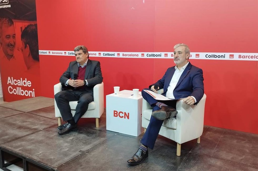 El ministro de Inclusión, Seguridad Social y Migraciones del Gobierno, José Luis Escrivá, y el candidato del PSC a la alcaldía de Barcelona, Jaume Collboni, durante el diálogo 'Abrimos una nueva etapa: para el futuro de la gente mayor en Barcelona'.