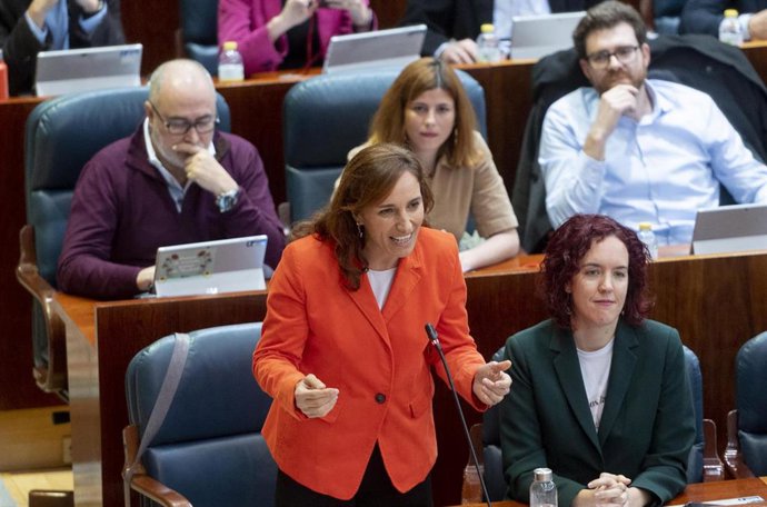 La portavoz de Más Madrid en la asamblea y candidata a la Presidencia regional, Mónica García, interviene durante un pleno en la Asamblea de Madrid, a 2 de febrero de 2023, en Madrid (España). El primer pleno del año electoral en la Asamblea está marcad