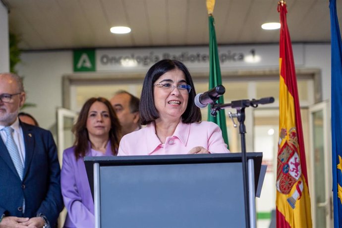 La ministra de Sanidad, Carolina Darias atiende a los medios tras la visita  a 23 de febrero de 2023 en Sevilla, (Andalucía, España). La ministra de Sanidad, Carolina Darias, y la consejera de Salud y Consumo, Catalina García, visitan el Hospital Univer