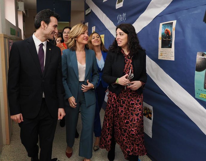 La ministra de Educación en un momento de su visita al CRA Campos Góticos de Medina de Rioseco