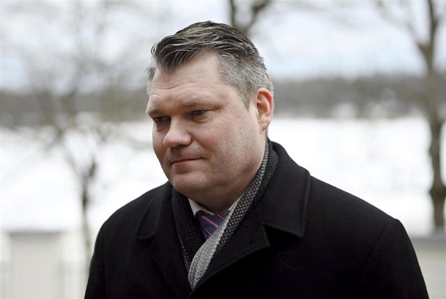 El ministro de Defensa de Finlandia, Mikko Savola