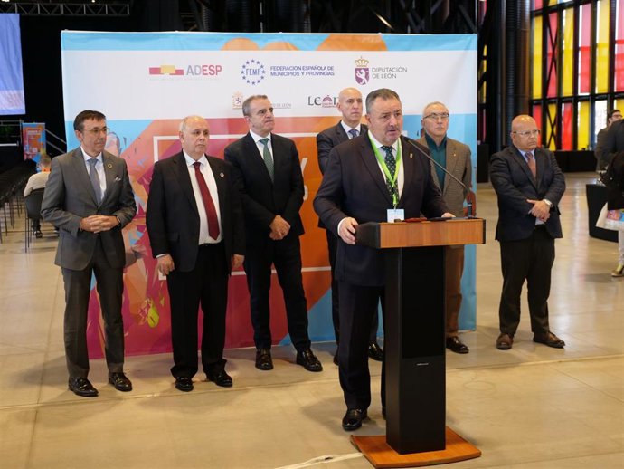 El presidente de la Diputación de León, Eduardo Morán, inaugura el I Congreso nacional 'Deporte y Municipalismo'.