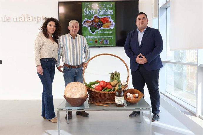 El diputado provincial, Javier Quero, y José Joaquín García, alcalde de El Burgo, han presentado este evento declarado Fiesta de Singularidad Turística por la Diputación.