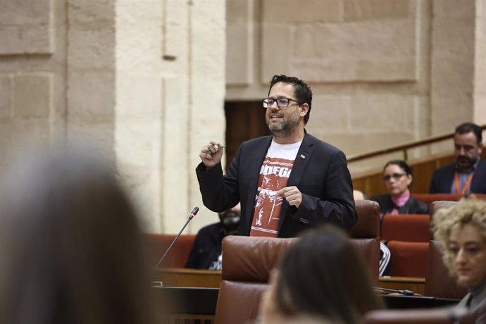 El portavoz del Grupo Mixto-Adelante Andalucía, José Ignacio García, este jueves en su pregunta al presidente de la Junta, Juanma Moreno.