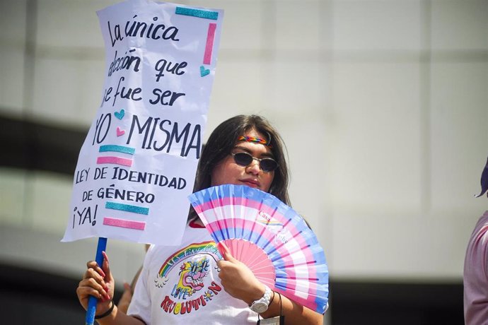 Archivo - Manifestación por una Ley de Identidad de Género en El Salvador, junio de 2021