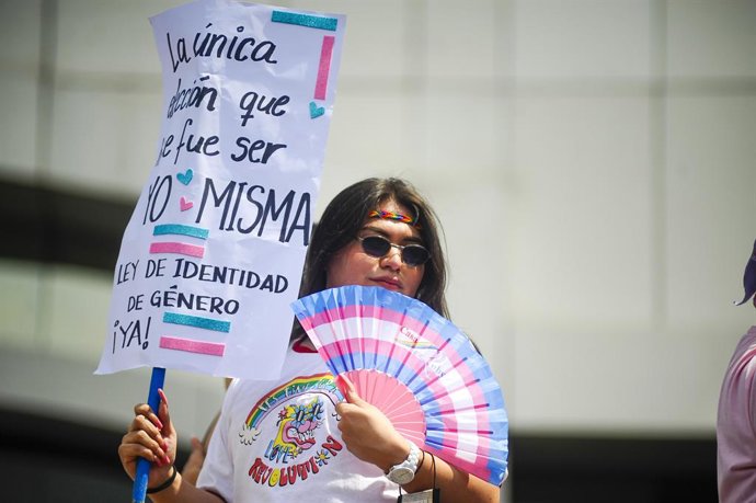 Archivo - Manifestación por una Ley de Identidad de Género en El Salvador, junio de 2021