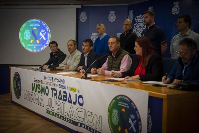 Ruenda de prensa de policías y guardias civiles de la plataforma por una jubilación digna y la plena equiparación salarial, en el Complejo de Canillas de Madrid