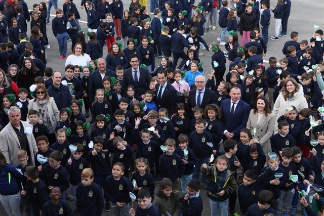 Alumnado del CEIP Alonso de Alcalá conmemorando el 28F