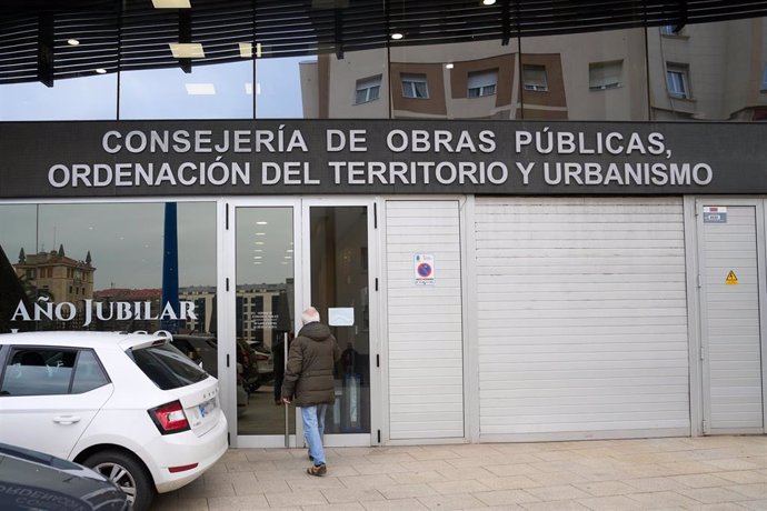 La fachada de la Consejería de Obras Públicas, Ordenación del Territorio y Urbanismo de Cantabria