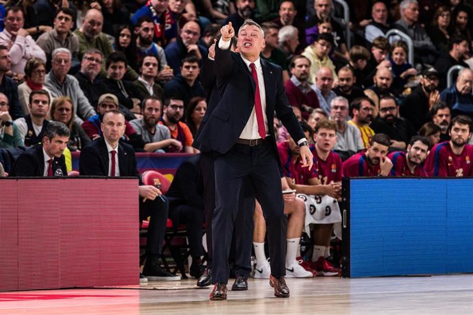Sarunas Jasikevicius, Head coach of FC Barcelona gestures during the Turkish Airlines EuroLeague match between FC Barcelona and FC Bayern Munich  at Palau Blaugrana on February 02, 2023 in Barcelona, Spain.