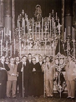 Profesiones del gremio de hoteleros, ante la imagen gloriosa de Santa Marta, fundada en la parroquia de San Bartolomé.