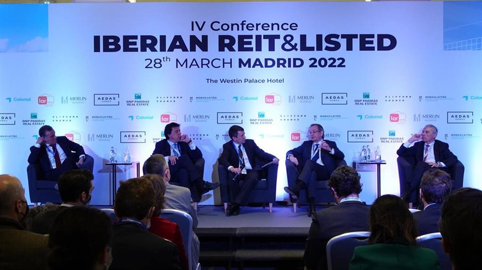 Archivo - Ismael Clemente, CEO de Merlin; Pere Viñolas, CEO de Colonial; Miguel Pereda, vicepresidente de Lar España, y David Martínez, CEO de Aedas