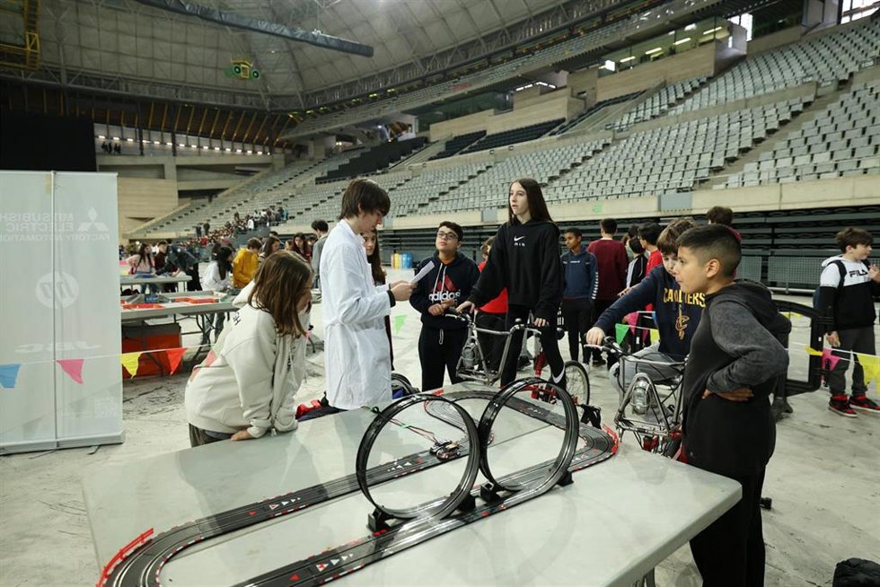 Jornada STEAM este jueves en el Palau Sant Jordi de Barcelona de B:SM y la UPC con alumnos de secundaria.