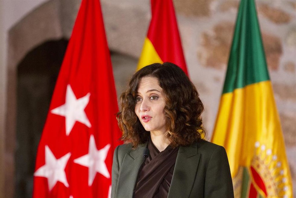 La presidenta de la Comunidad de Madrid, interviene en la reunión del Consejo de Gobierno de la Comunidad, en el Castillo de Manzanares El Real, a 23 de febrero de 2023, en Manzanares El Real, Madrid (España).