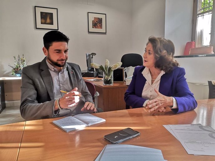 Ismael Sánchez se reúne con la resposanble de la Oficina de la Defensora del Ciudadano.