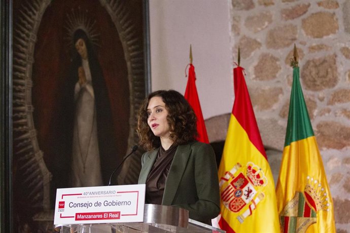 La presidenta de la Comunidad de Madrid, interviene en la reunión del Consejo de Gobierno de la Comunidad, en el Castillo de Manzanares El Real, a 23 de febrero de 2023, en Manzanares El Real, Madrid (España). 