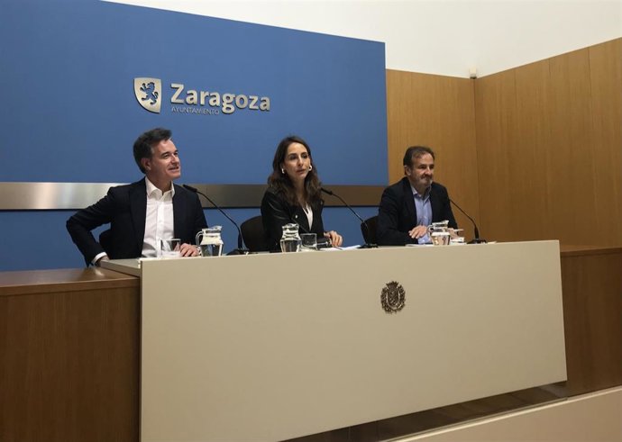 Rueda de prensa del consejero municipal de Urbansimo, Víctor Serrano; la consejera municipal de Hacienda, María Navarro; y el consejero municipal de Servicios Sociales y Familia, Ángel Lorén