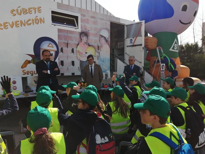 Presentación de la campaña 'Aprende a crecer con seguridad' 