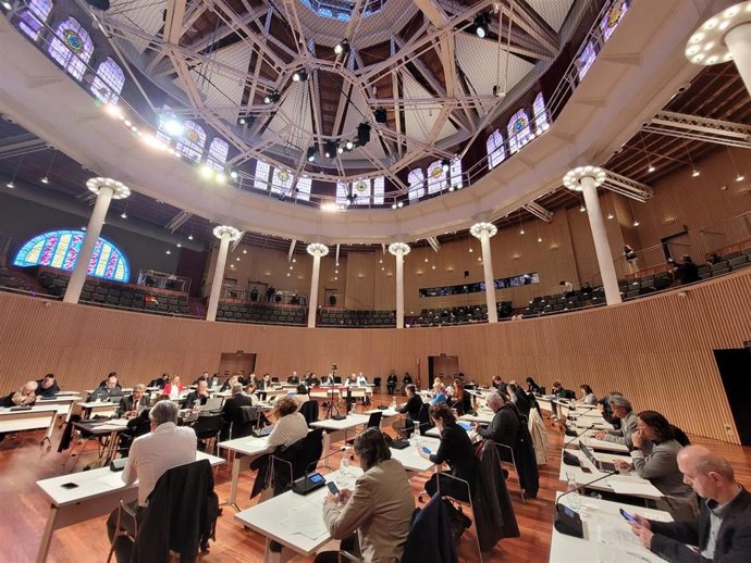 Pleno del mes de febrero de la Diputación de Barcelona.