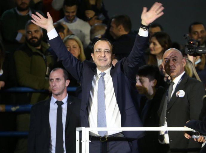 El presidente de Chipre, Nikos Christodoulides, celebra su victoria electoral