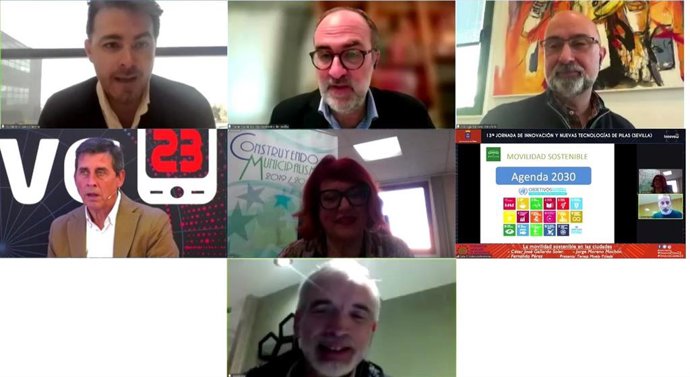 El vicepresidente de la Federación Andaluza de Municipios y Provincias (FAMP) y alcalde de Pilas (Sevilla), José Leocadio Ortega Irizo, con la secretaria general de la FAMP, Teresa Muela, han inaugurado las XIII jornadas de Innovación Social, Innova 23.