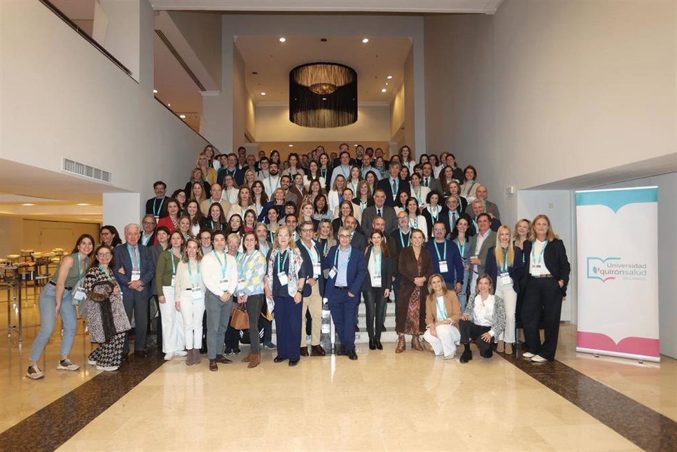 Foto de familia de los participantes en el II Encuentro de Obstetricia y Ginecología Quirónsalud.