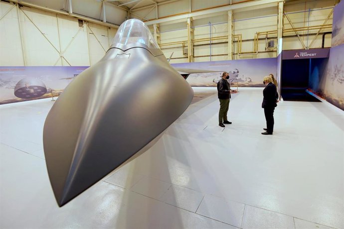 Archivo - El exprimer ministro británico, Boris Johnson, visita una planta de BAE Systems.