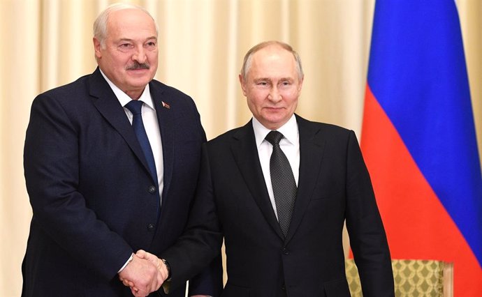 HANDOUT - 17 February 2023, Russia, Moscow: Russian President Vladimir Putin (R)receives President of Belarus Alexander Lukashenko. Photo: Vladimir Astapkovich/The Kremlin/dpa - ATTENTION: editorial use only and only if the credit mentioned above is re