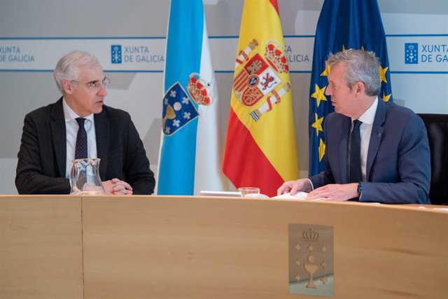 El presidente de la Xunta, Alfonso Rueda, y el vicepresidente primero, Francisco Conde, en la reunión del Consello de la Xunta.