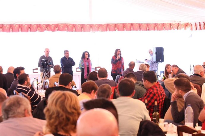La presidenta del Govern, Francina Armengol, pronuncia unas palabras en la comida de la Part Forana de la Federación Balear del Taxi.