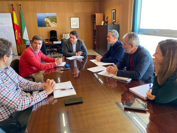 Np Empleo (El Delegado De Empleo Se Reúne Con El Instituto Andaluz De La Juventud)