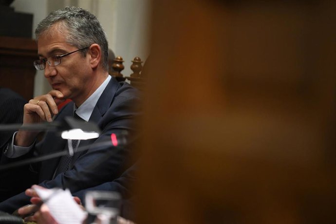 Archivo - (I-D)  gobernador del Banco de España, Pablo Hernández de Cos