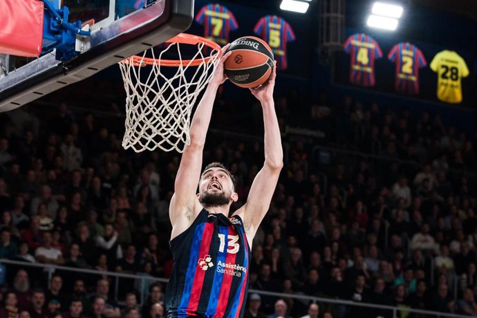 Tomas Satoransky of FC Barcelona in action during the Turkish Airlines EuroLeague match between FC Barcelona and FC Bayern Munich  at Palau Blaugrana on February 02, 2023 in Barcelona, Spain.