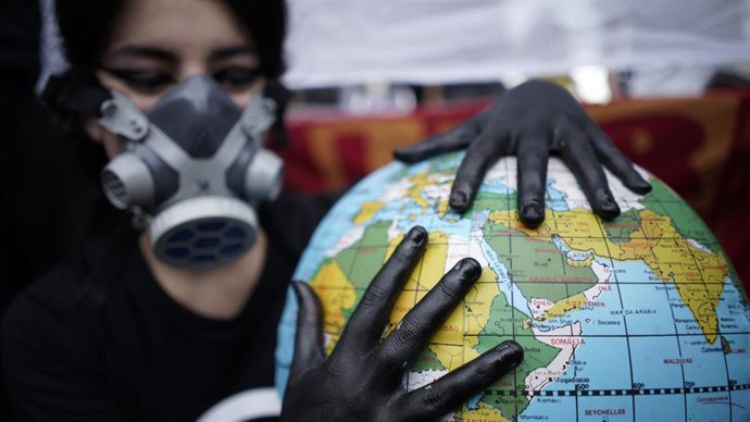 Archivo - Una activista en una protesta por la lucha contra el cambio climático