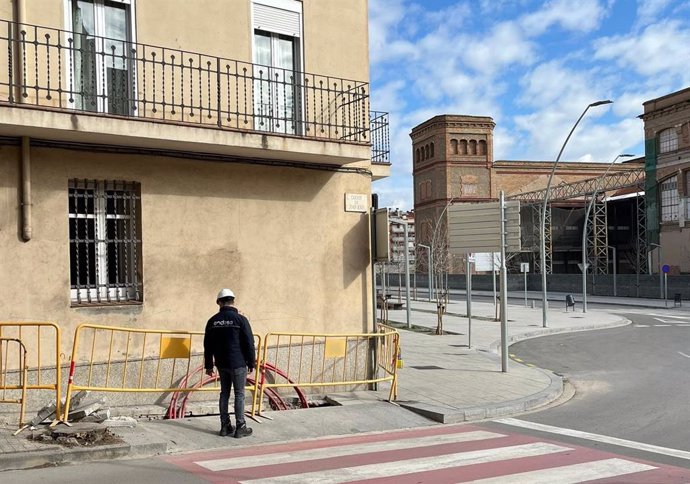 Obres de millora de la xarxa elctrica a Manresa (Barcelona)