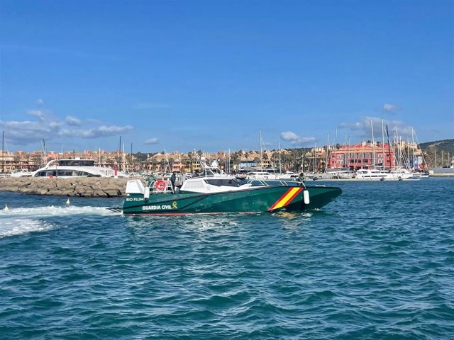 La Guardia Civil de Algeciras estrena su nueva patrullera, 'Río Flumen', "la más rápida del mundo"