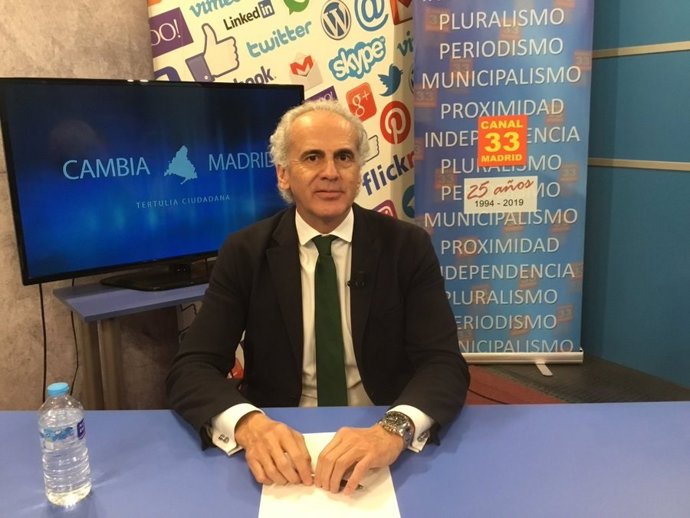El consejero de Sanidad de la Comunidad de Madrid, Enrique Ruiz Escudero, en Canal 33 TV Madrid