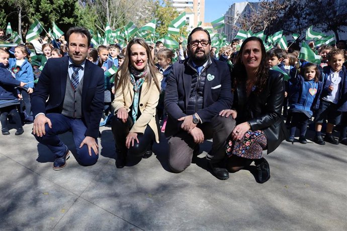 Visita de los alumnos del Colegio Maria Inmaculada de Huelva a la Delegación de la Junta.