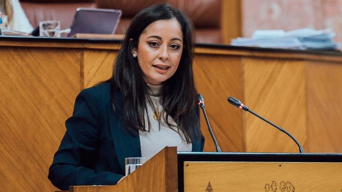 La diputada andaluza de Vox Mercedes Rodríguez interviene en el Pleno del Parlamento.