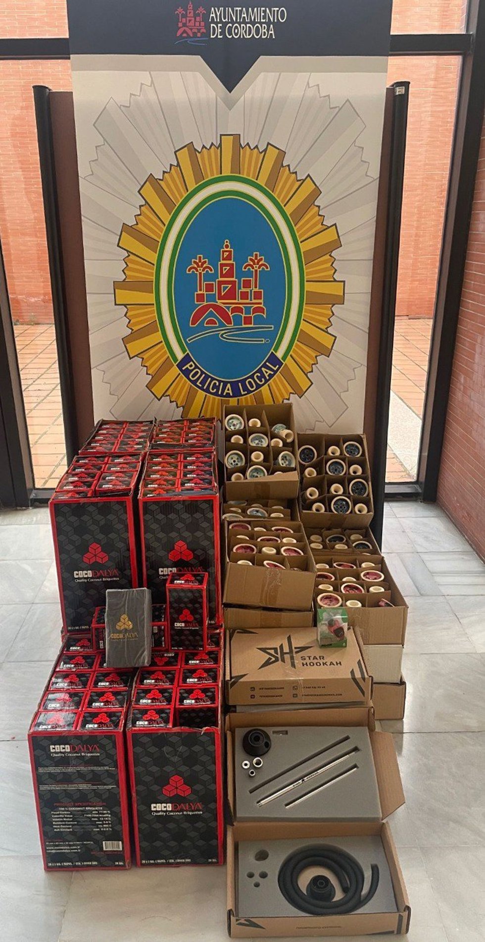 Cachimbas, carboncillos y quemadores intervenidos.