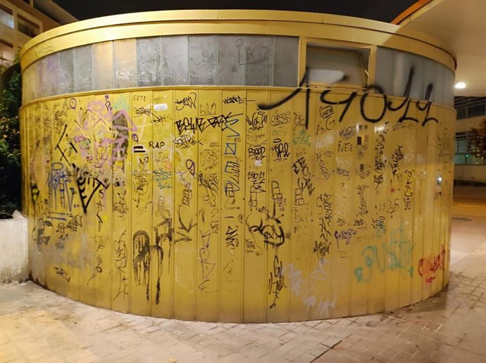 Un ejemplo, para Hacemos Córdoba, de la gestión del PP en mantenimiento del mobiliario urbano en la ciudad.