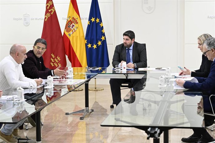 El presidente de la Comunidad, Fernando López Miras, reunido con el presidente de la Federación Española de Enfermedades Raras (Feder), Juan Carrión