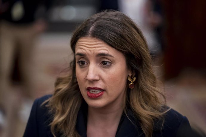 La ministra de Igualdad, Irene Montero, durante una sesión plenaria, en el Congreso de los Diputados, a 21 de febrero de 2023, en Madrid (España). 