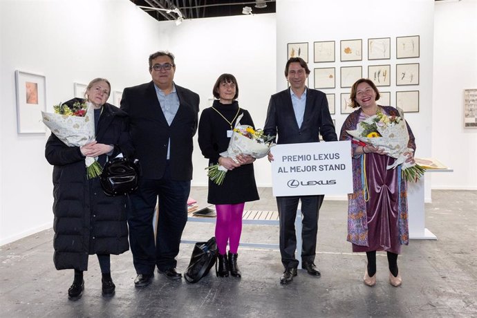 Lexus entrega el Premio al Mejor Stand y Contenido Artístico a la Galería Monitor en ARCO