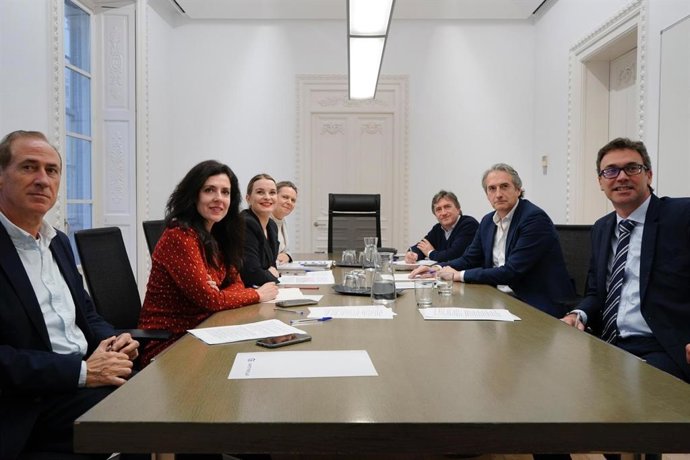 Prohens y De la Serna, junto a otros dirigentes del PP balear.