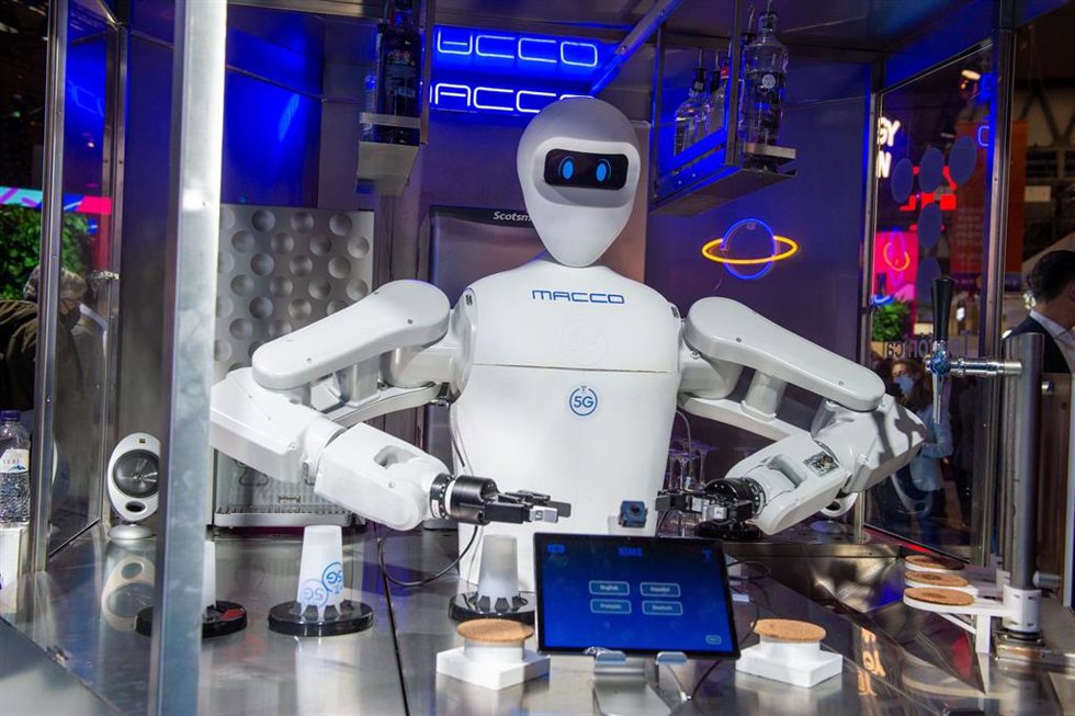 Archivo - Un robot en la última edición del Mobile World Congress